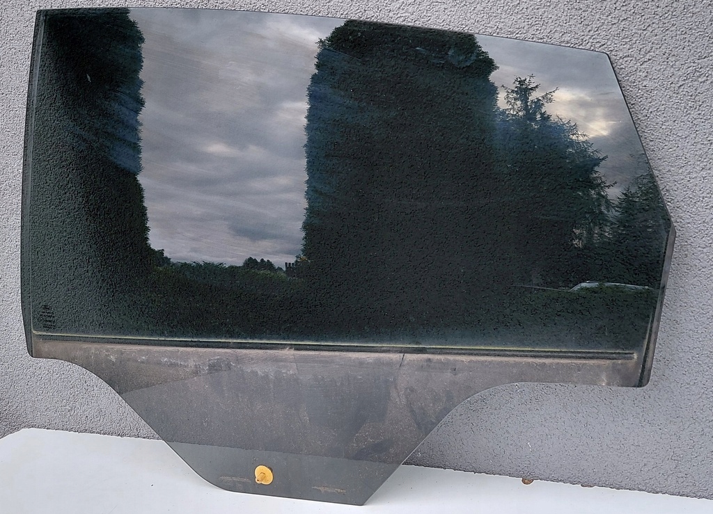 фото №1, Стекло правый задняя ford fiesta mk7 2010r