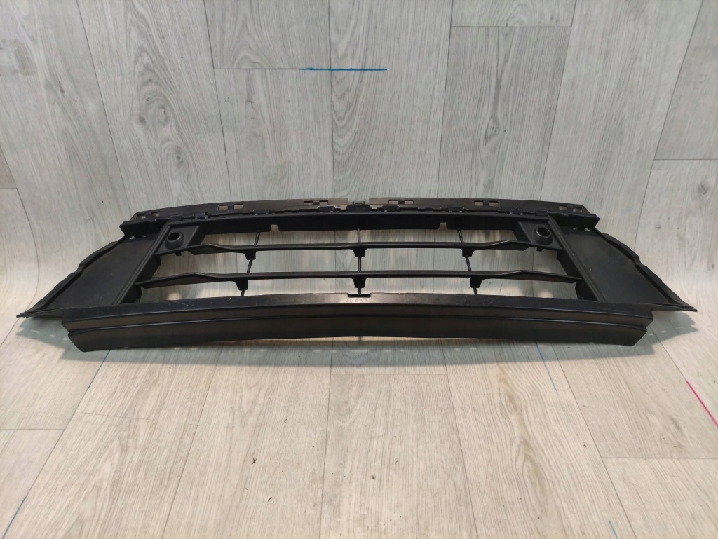 Bmw 2 f45 рестайлинг  решётка средняя бампера перед 7460146 Недорого