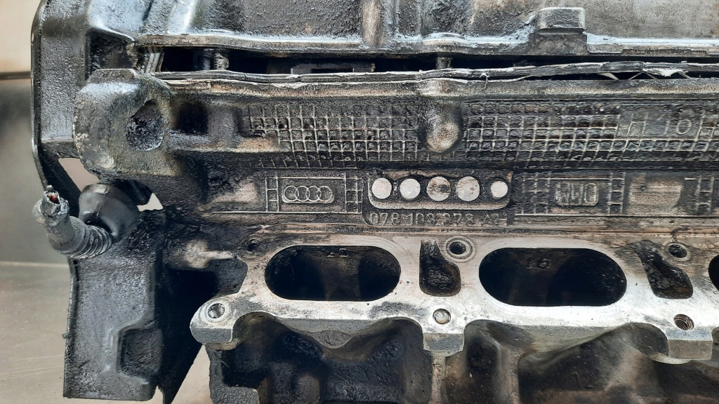 фото №8, Головка двигателя правая 078103373ah audi a6 c5 2.4 v6