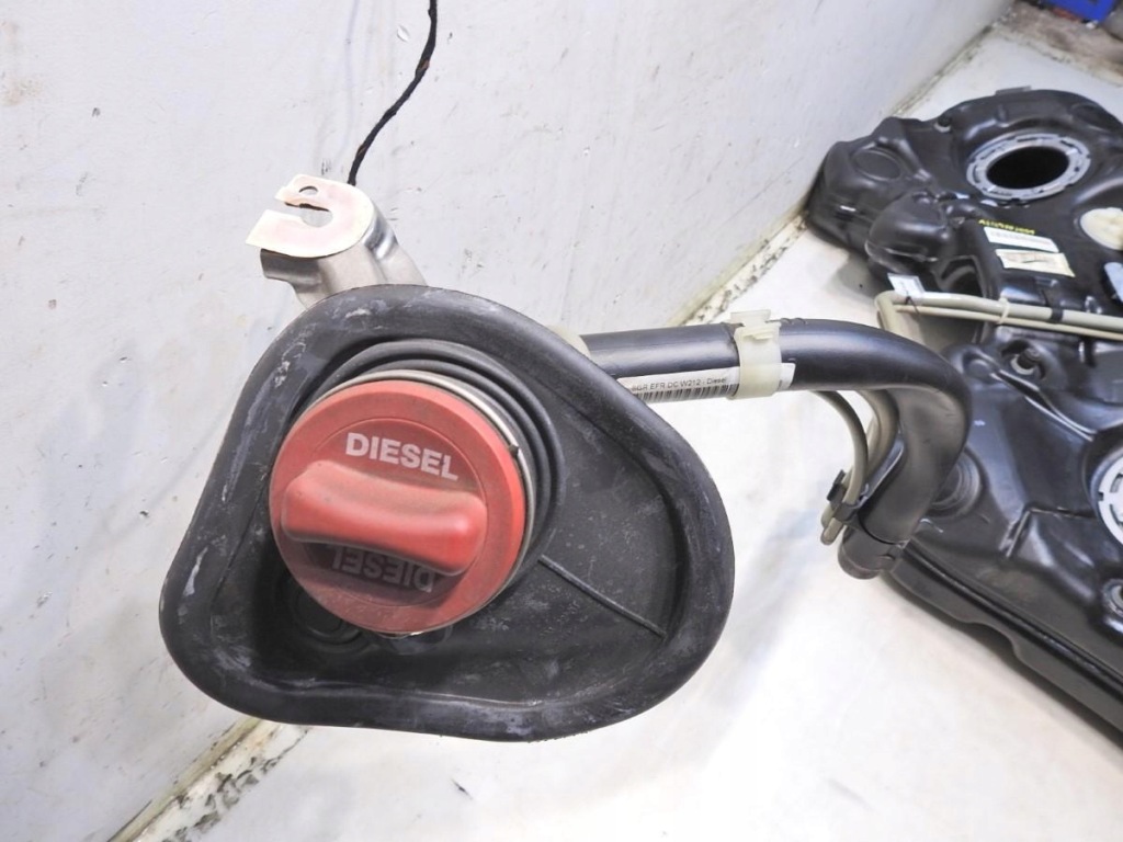 Бак bak топлива труба заливная горловина крышка mercedes w212 2.2 cdi a2124702001 в Украине