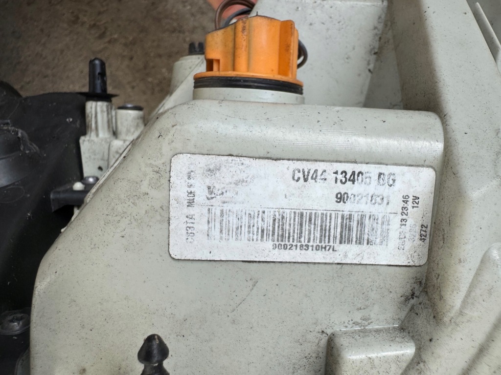 Kuga mk2 фара левая задняя w крыло led 2014r в Украине