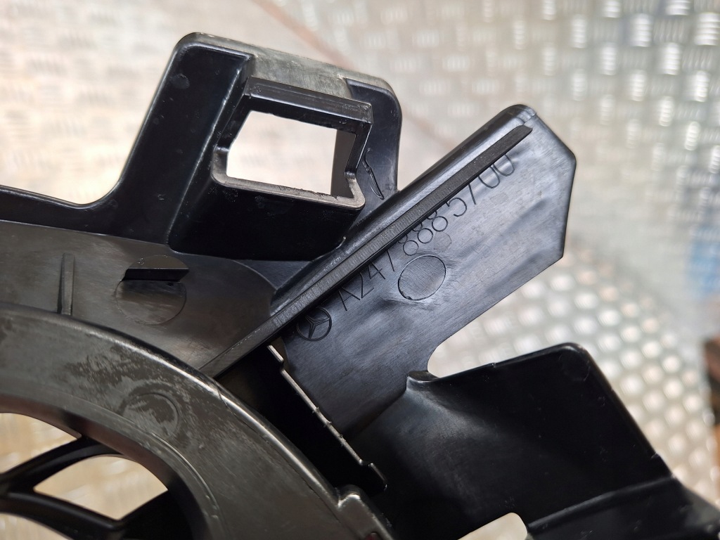 фото №10, Mercedes b klasa w247 решётка радиатора ,с подогревом значок камера