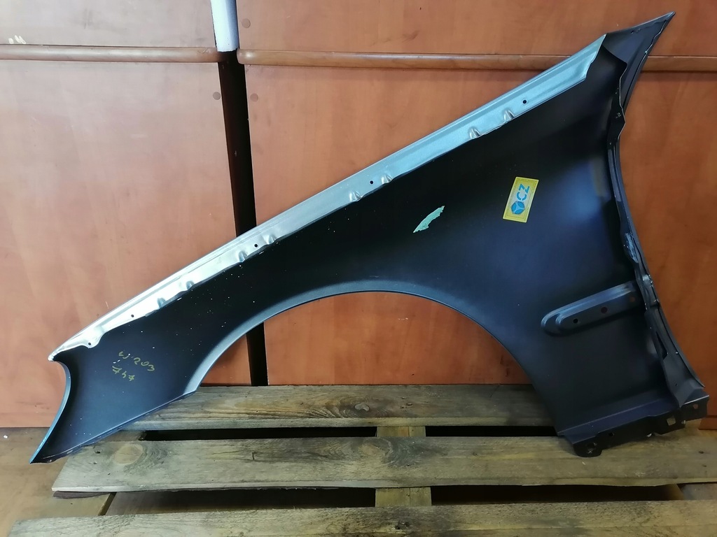 фото №9, Крыло правый перед mercedes w203 747