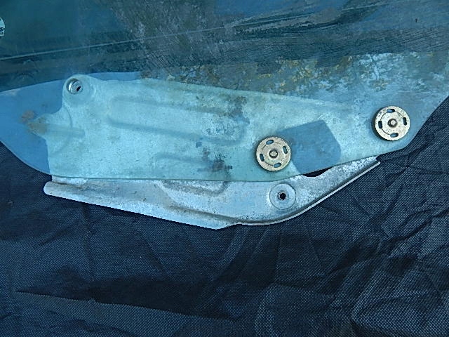 Стекло дверь правый  передок  mazda 323 f ba 94-98 с Разборки