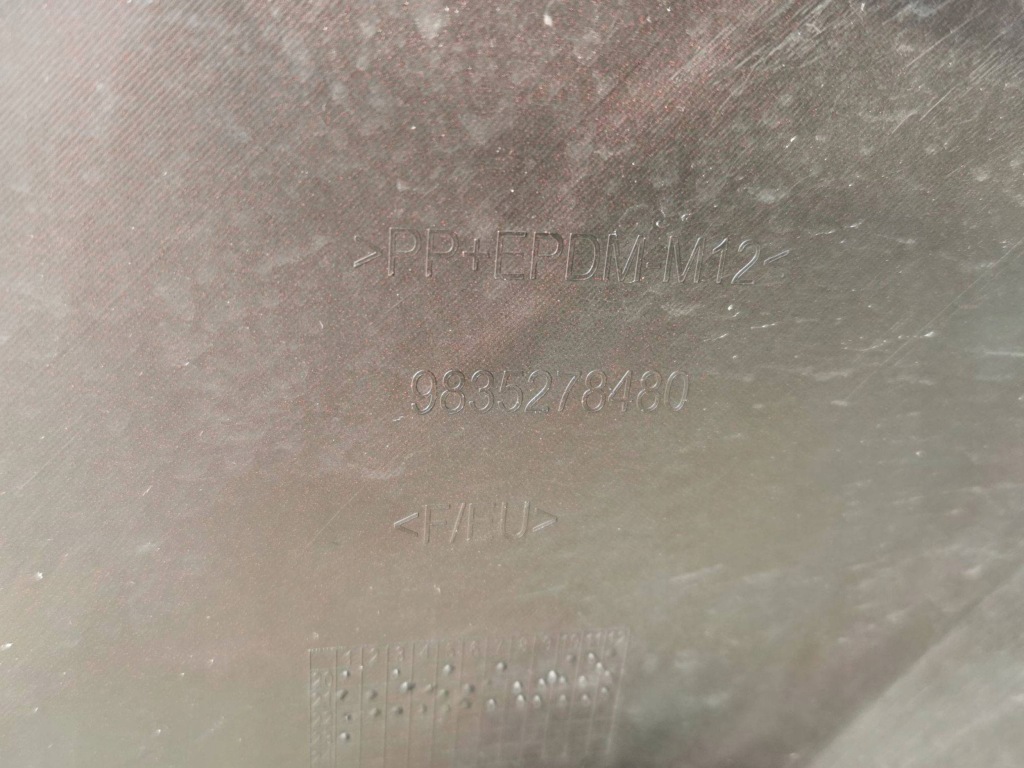 Бампер, решётка , решётка радиатора, решётка средняя opel mokka b 335. Киев