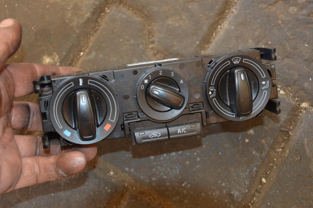 фото №1, Skoda rapid панель кондиционера 5ja820045b