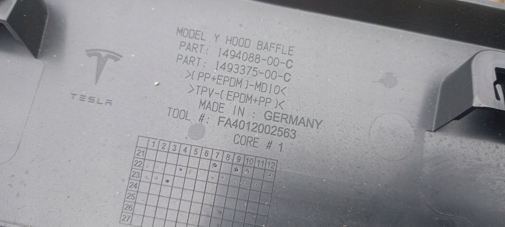 Прокладка резиновый элемент крышка капот tesla model y 20-23r 1494088-00-c 1493375-00-c Киев