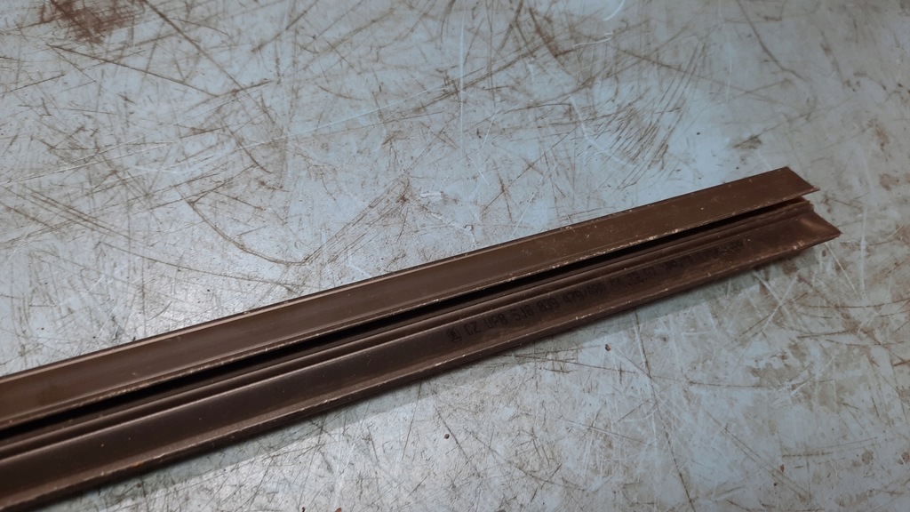 фото №4, Skoda fabia ii молдинг прокладка скло задня