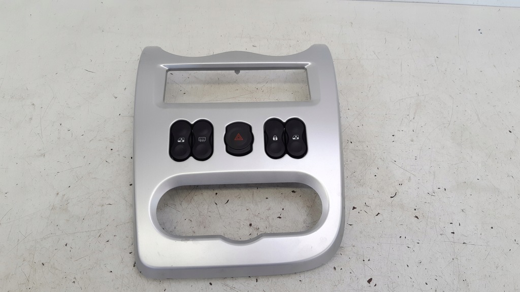 фото №1, Панель середній 8200739438 dacia sandero