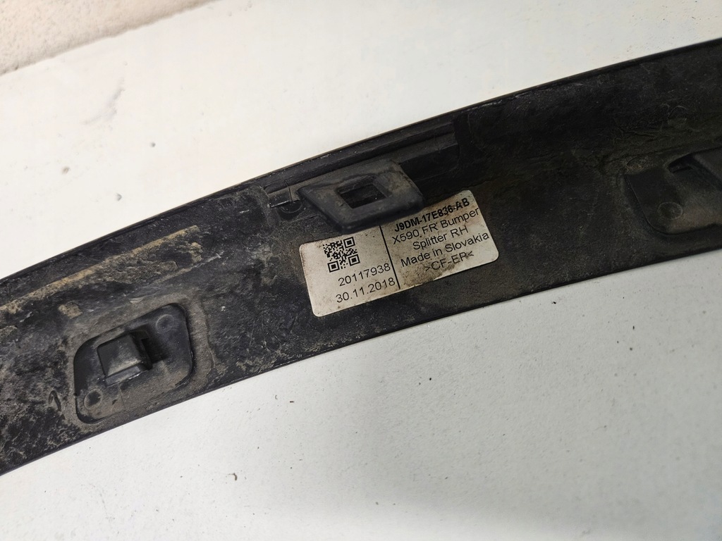 фото №7, Jaguar i-pace x590 молдинг правая перед карбон