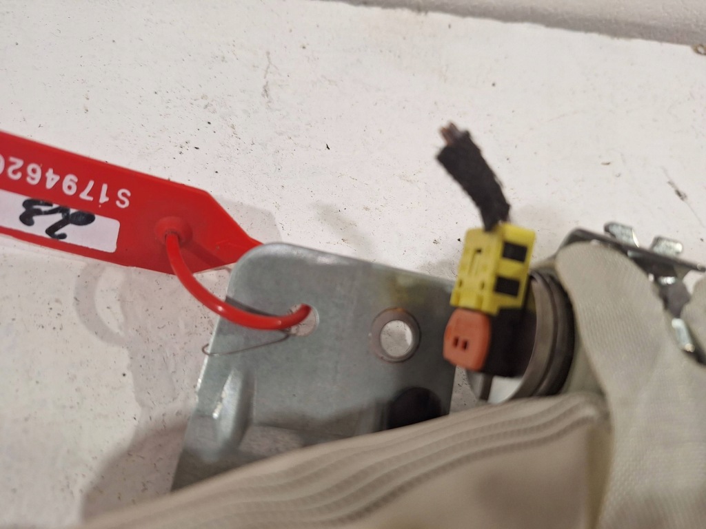 Шторка безопасности воздушная правый  13250503 opel meriva b 10- Недорого