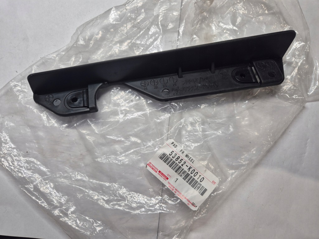 фото №1, Toyota yaris iv 4 21r- брызговик кронштейн подкрылок левый 53852-k0010