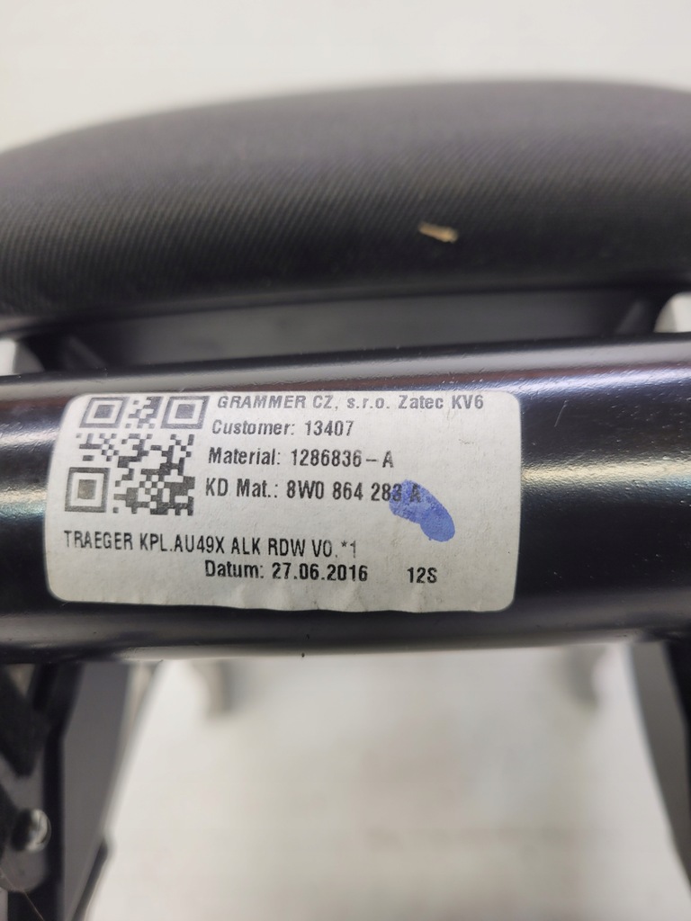 фото №7, Подлокотник перед audi a4 b9 8w0864283a