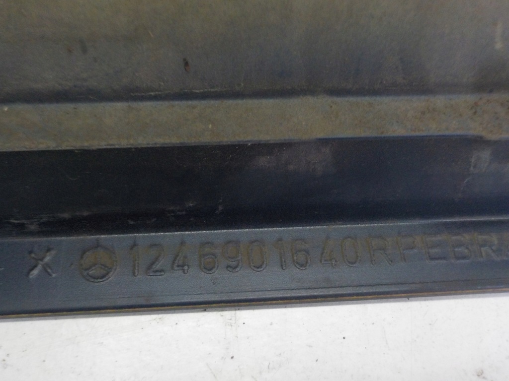 фото №4, Mercedes w124 молдинг двері правий перед