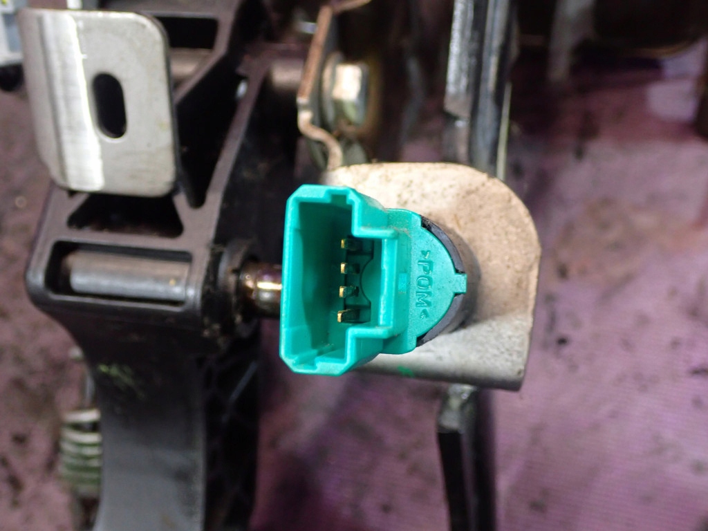 фото №5, Citroen c4 i 04-08 2.0 hdi педали сцепления тормоза датчики 9653941080