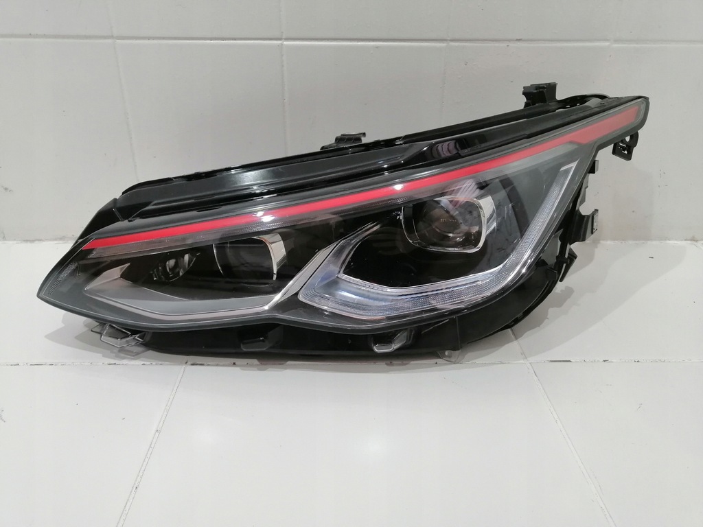 фото №1, Лампа левая передняя перед vw golf 8 5h1