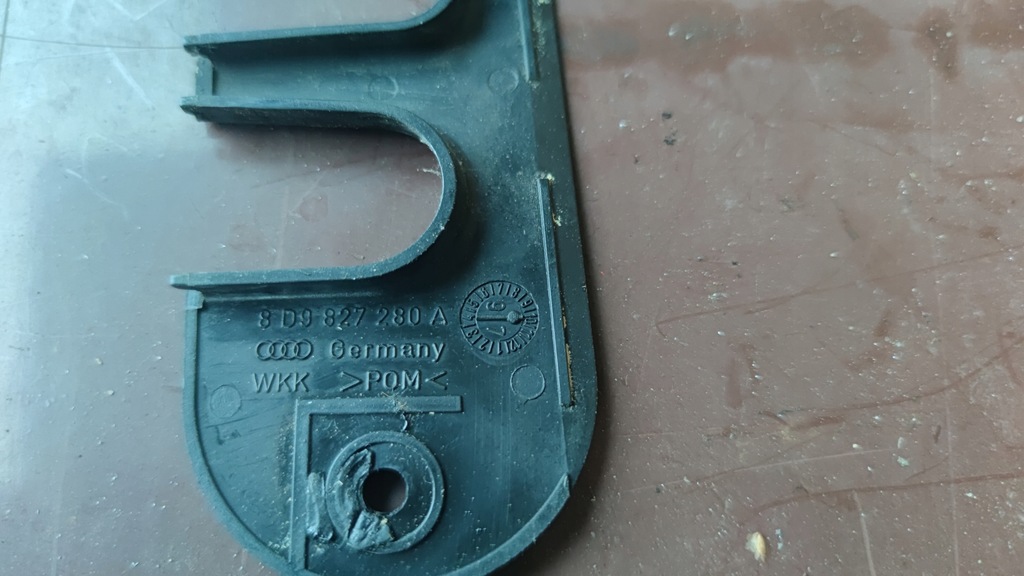 фото №6, Защита петля задний крышки audi a3 8l 8d9827279