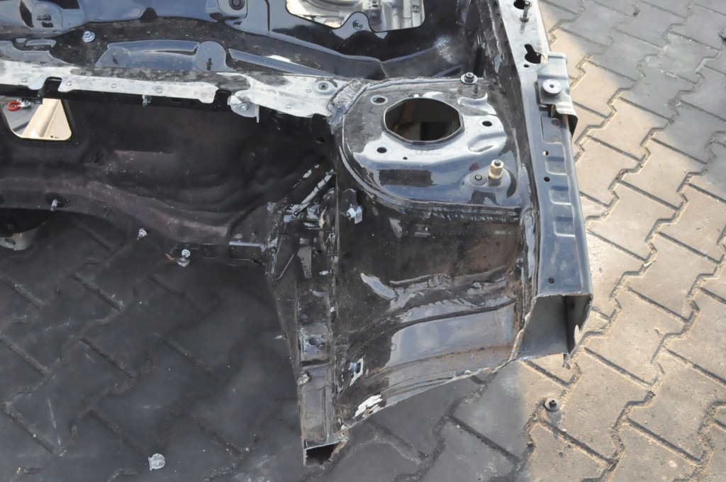 Mercedes eqb x243 2024r чверть лівий перед стійку  поріг a b поріг Зі Шроту