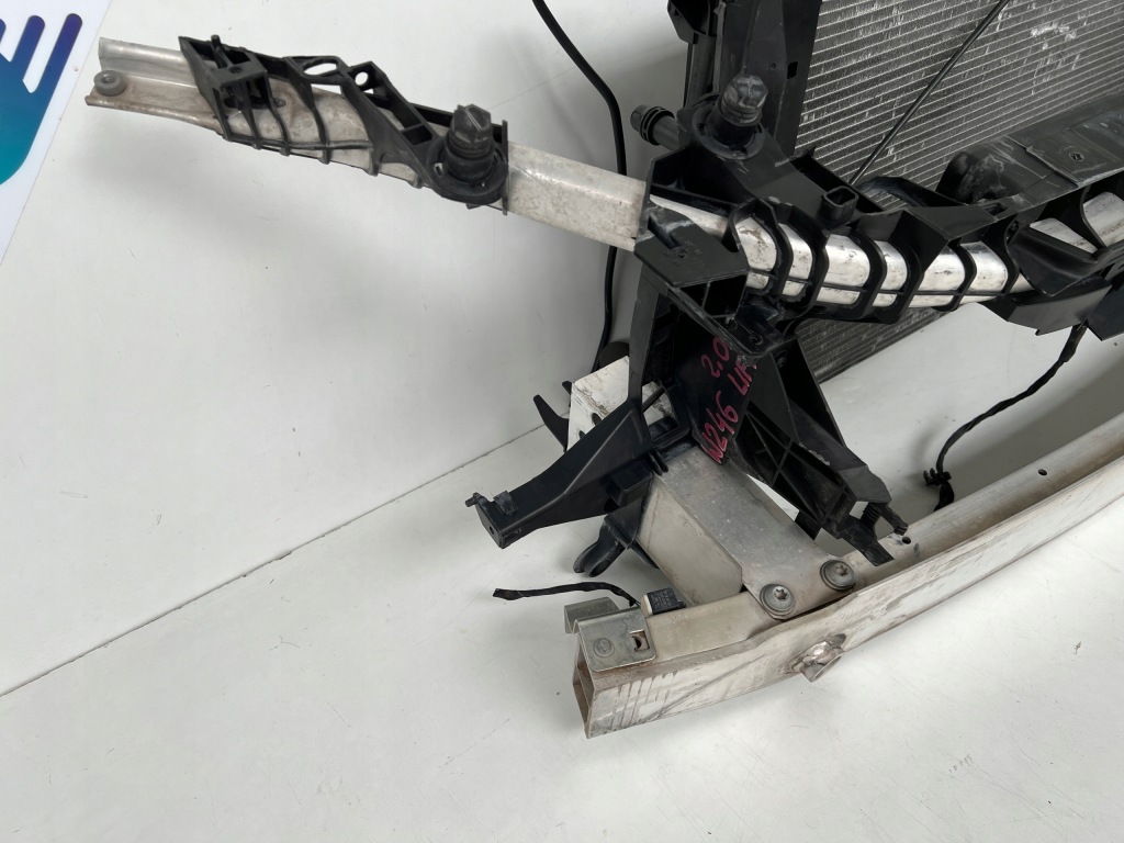 Ремінь передній балка радіатор комплект радіатор mercedes b-klasa w246 lift 2.0 Зі Шроту