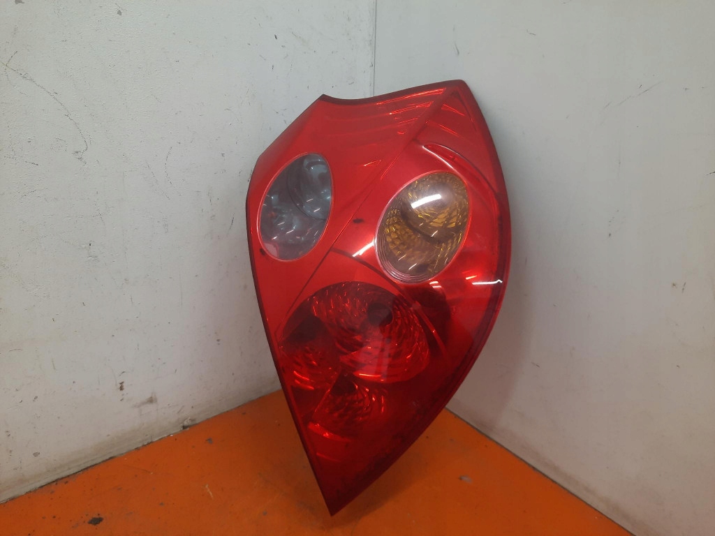 фото №1, Kia ceed i 1.6 crdi 07-10 лампа задняя правая наружная 924021h0