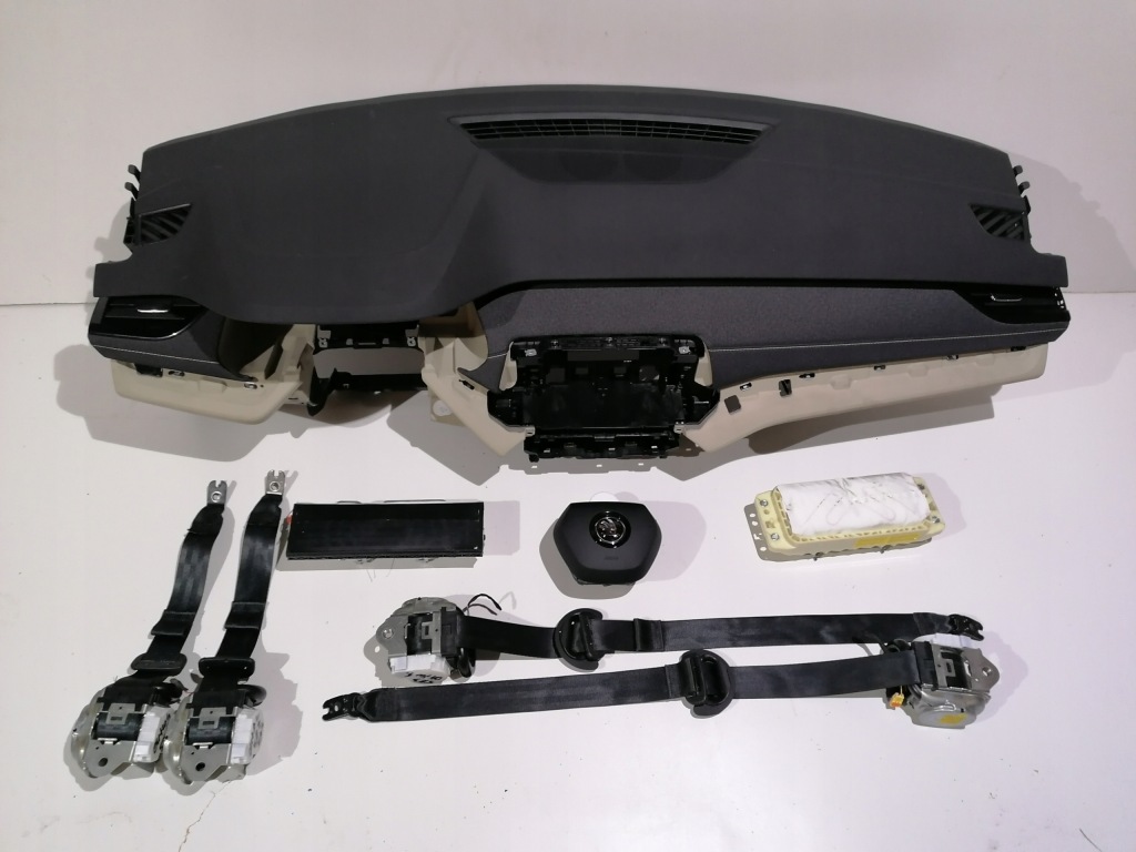 фото №1, Skoda octavia 4 iv 2020 приборная панель консоль подушка безопасности ремни