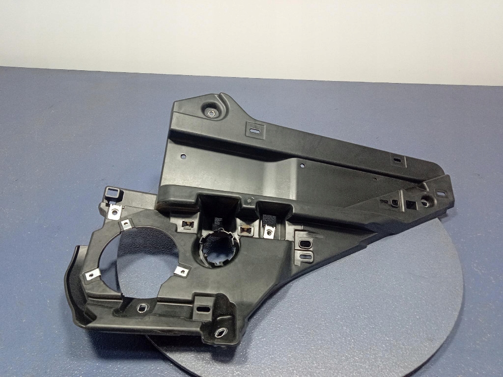 фото №1, Maserati levante защита обивка кронштейн багажника левый 670034585