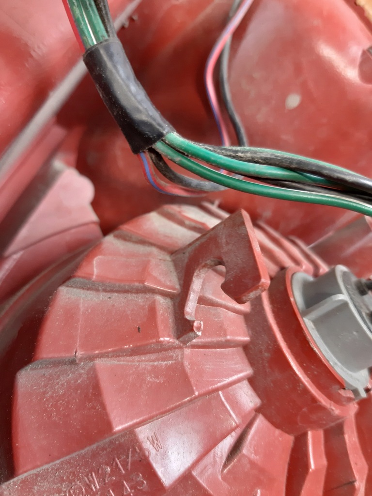 фото №13, Mazda 5 v 1 i лампа левая задняя лампа левый задняя