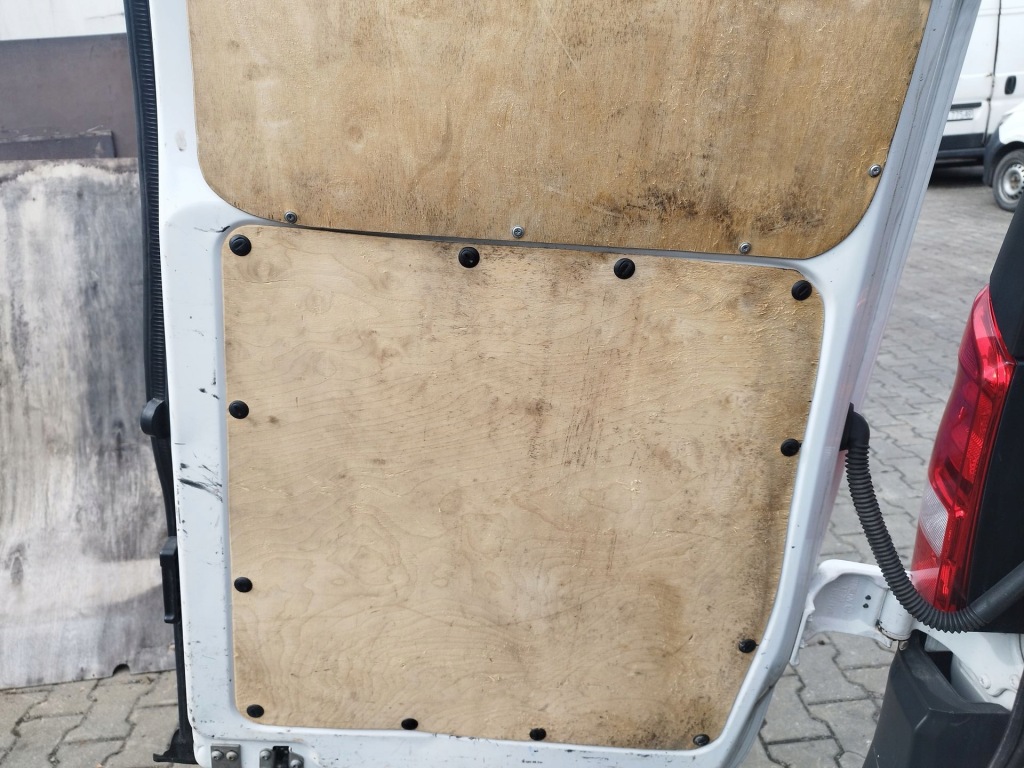 Дверь задние задний  левая mercedes vito 447 код лакокрасочного покрытия 9147 с Разборки