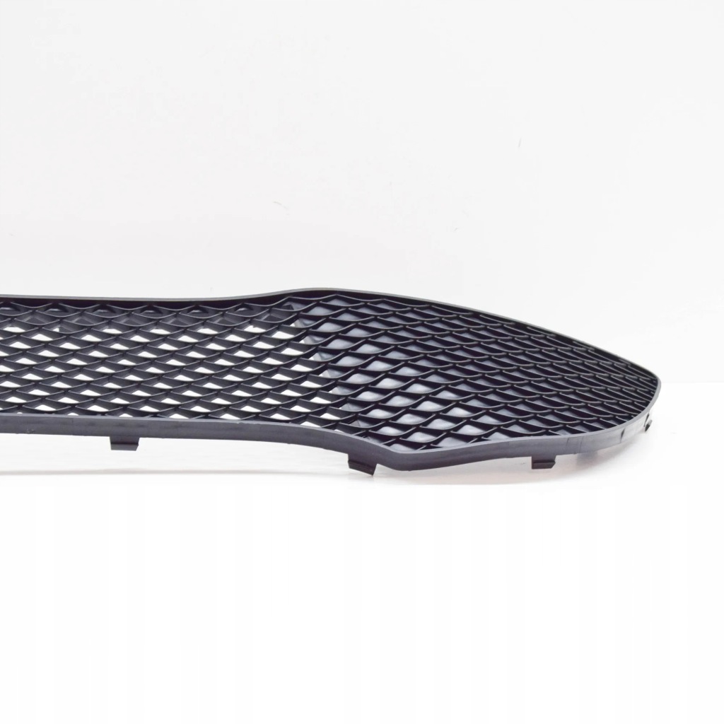 фото №7, Mercedes benz a w176 бампер передний решётка радиатора средний a1768853322 оригинальный