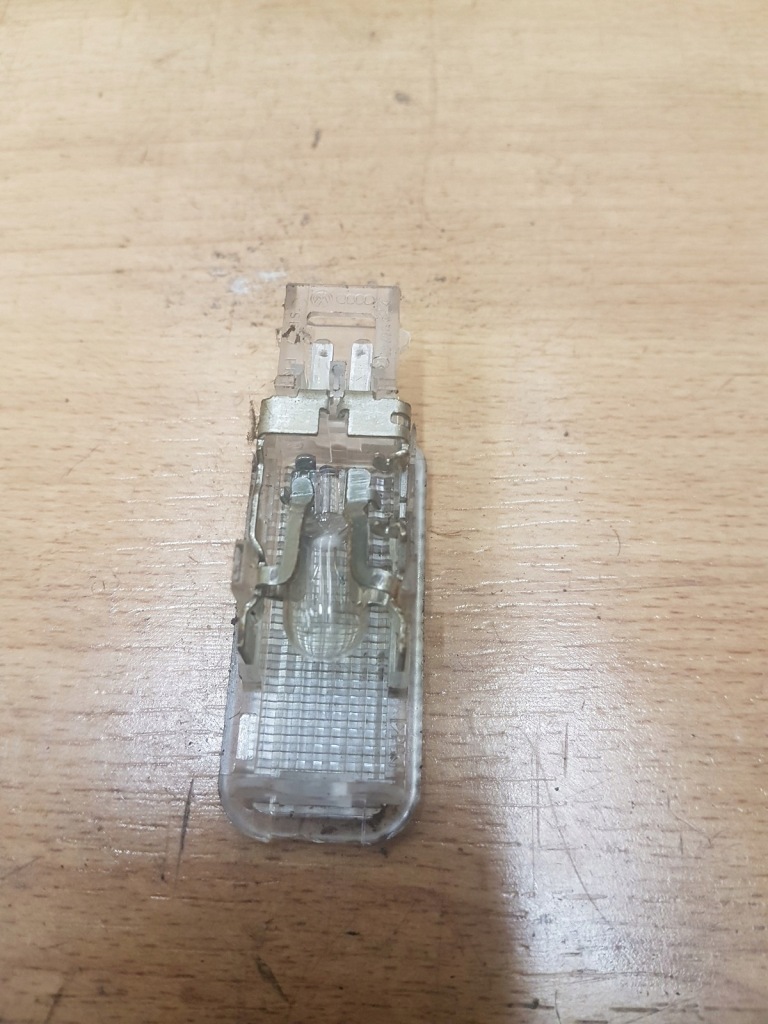 фото №2, Лампа освещение салона audi a4 b6