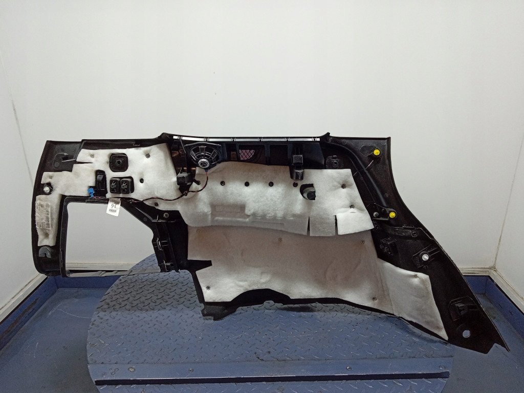 фото №9, Mercedes gls x166 обивка обшивка багажника правый a1666908200