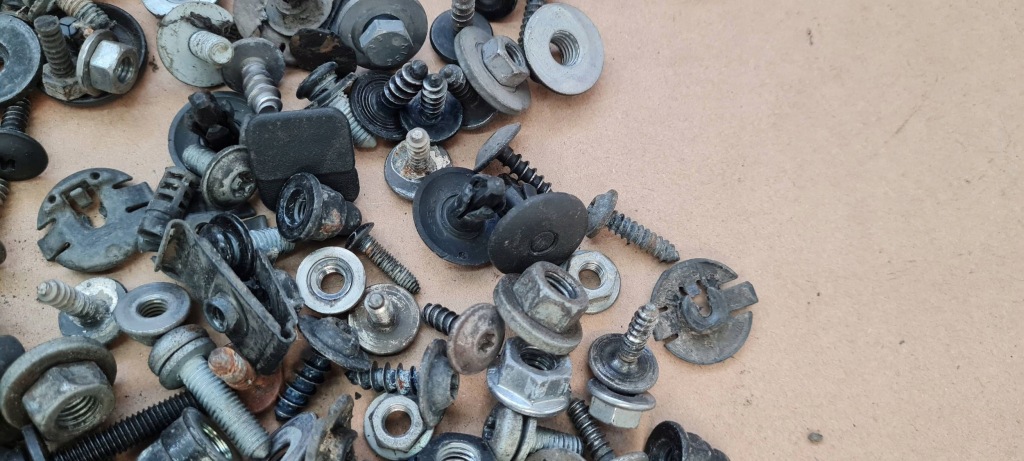 фото №9, Q5 8r sq5 болты винтики защёлки перед бампера поперечина ly9b a4 b8 a5 s4