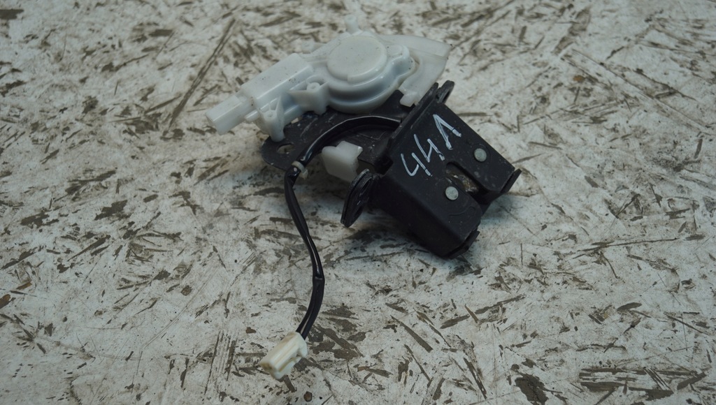 фото №5, Замок крышки багажника задняя mazda 3 bk i