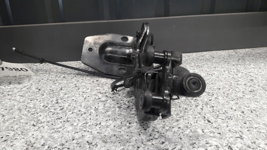 фото №6, Ролик дверь замок левый правый задняя carnival