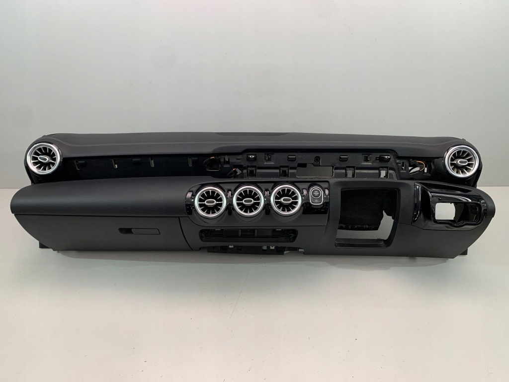 фото №1, Mercedes a35 w177 приборная панель приборная консоль оригинал uk rhd кожа