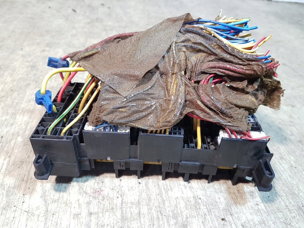 фото №3, Коробка запобіжників renault safrane 3.0 v6