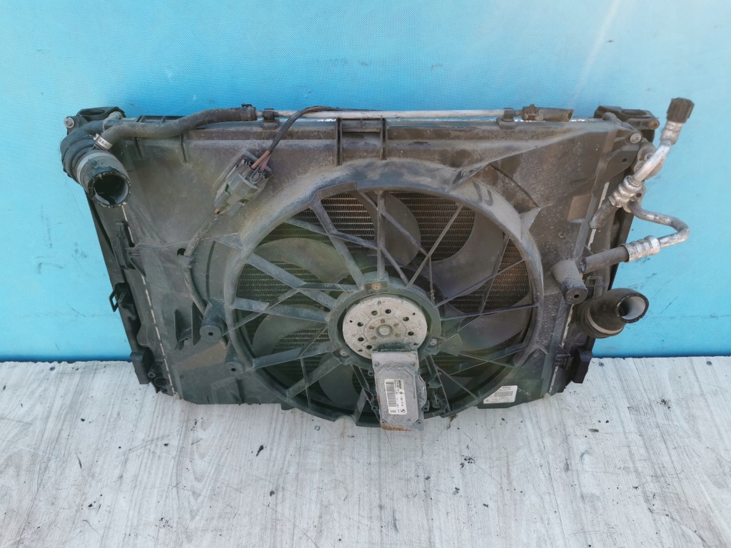 Bmw 3 рестайлинг  e90 e91 2008/2012 радиатор вентилятор комплект 2.0 дизель Оригинал