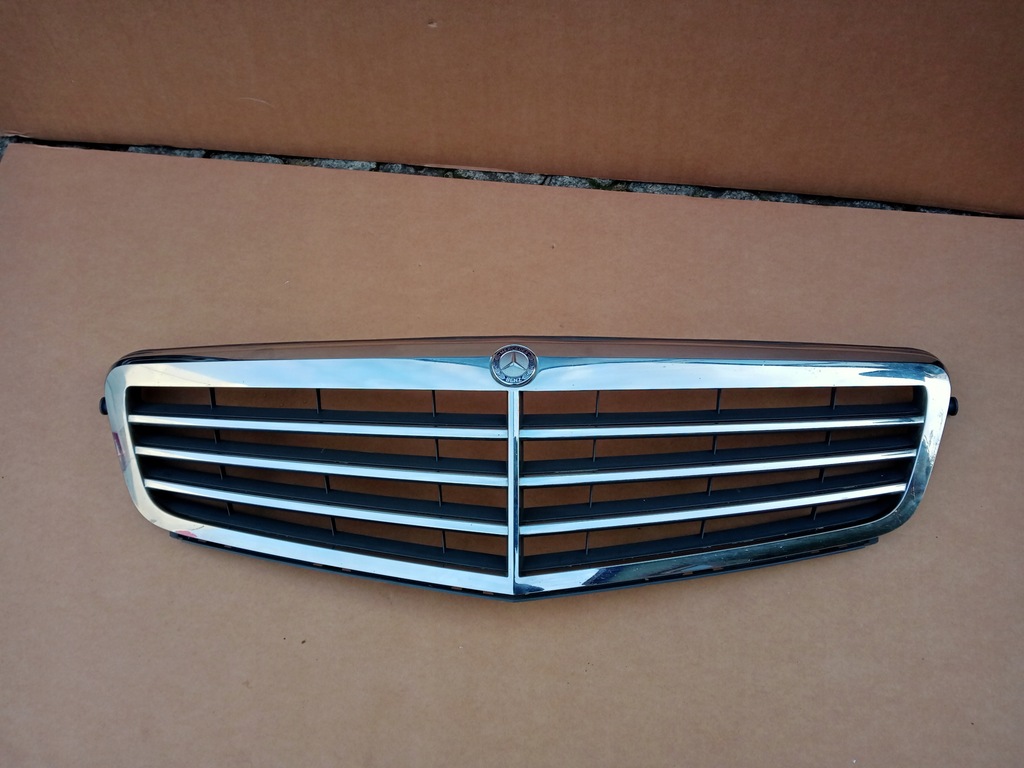 фото №1, Mercedes c-klasa w204 решётка радиатора решётка радиатора a204880283 07r-