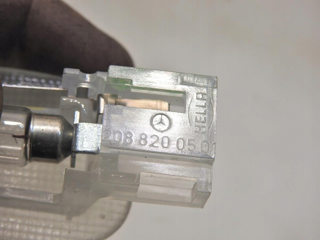 фото №7, Лампа освещение салона перед mercedes w203 lift 2088200501