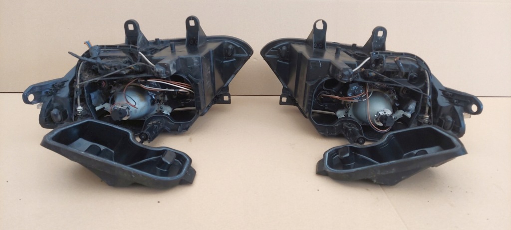 Фонари перед l+r bmw z4 e85 рестайлинг  оригинал 7pin комплект Оригинал