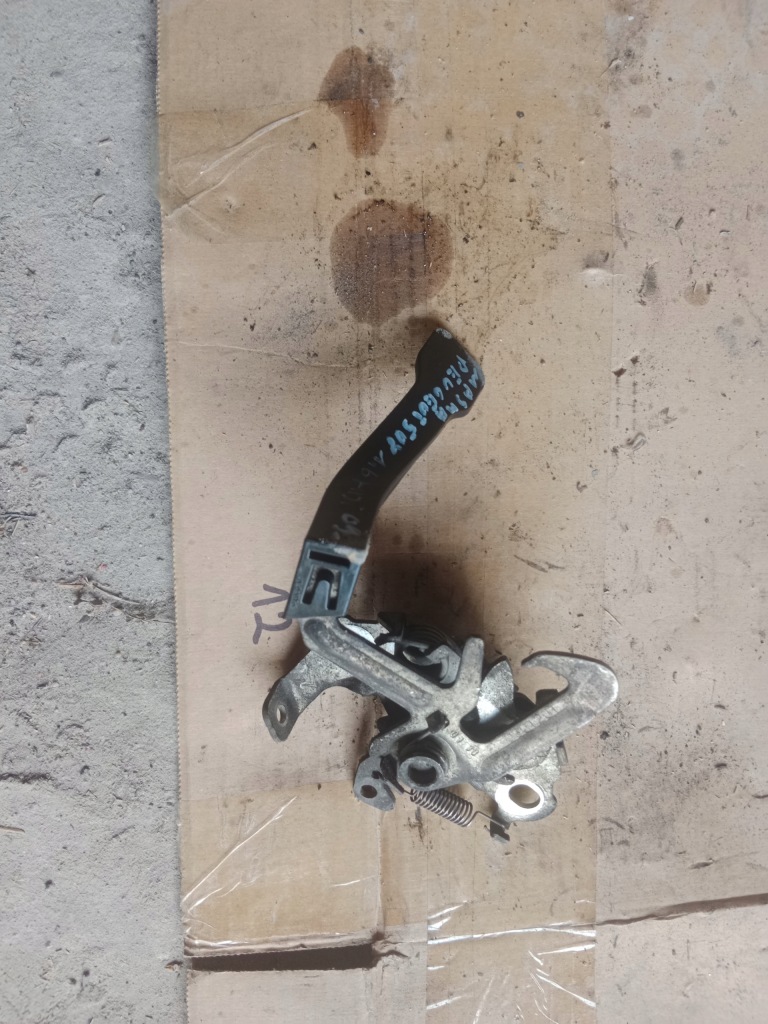 фото №1, Замок капот засов peugeot 5008 9671596180