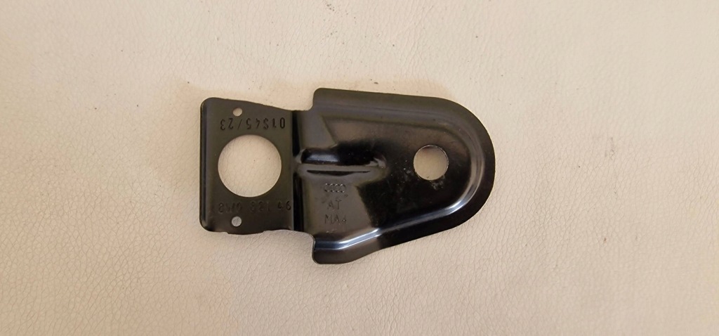 фото №1, Audi a5 кронштейн крыла 8w082146