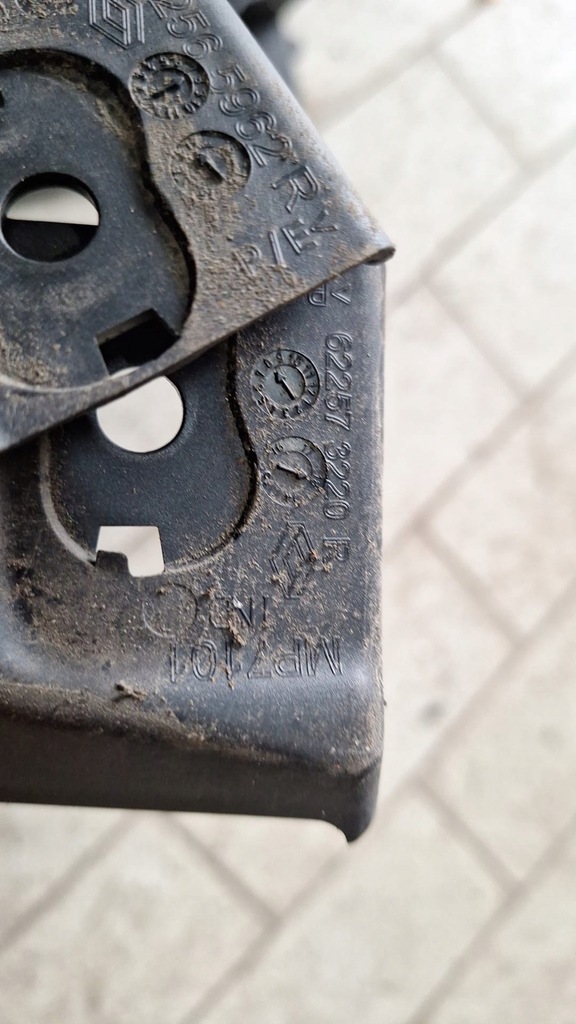 фото №7, Направляющая кронштейн пластик брызговик renault kadjar 622565962r 622573220r