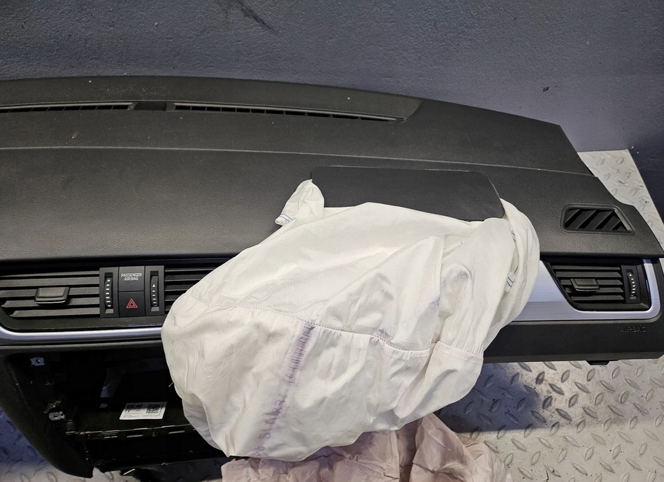 фото №3, Skoda rapid консоль подушка безпеки ремені безпеки 17 liftla7w lift