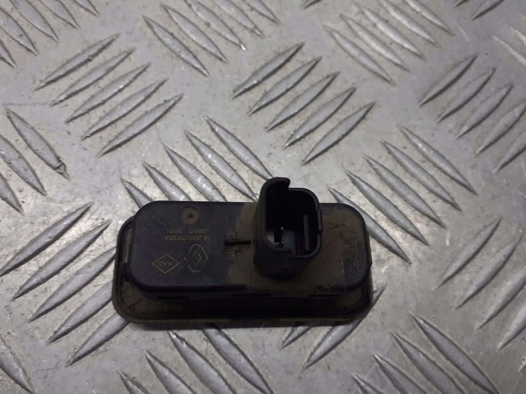 фото №3, Микровыключатель замка крышки renault scenic ii 1.9 dci 8200076258