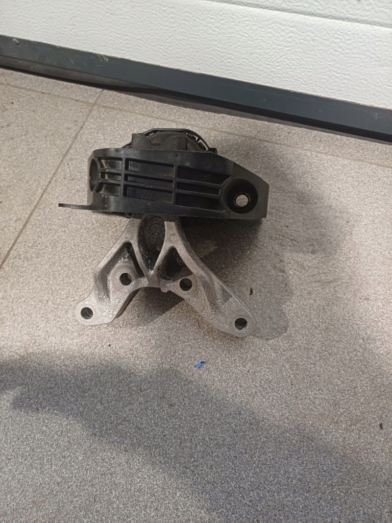 Подушка двигуна peugeot citroen opel 1,2 thp 243248b 437483g Ціна