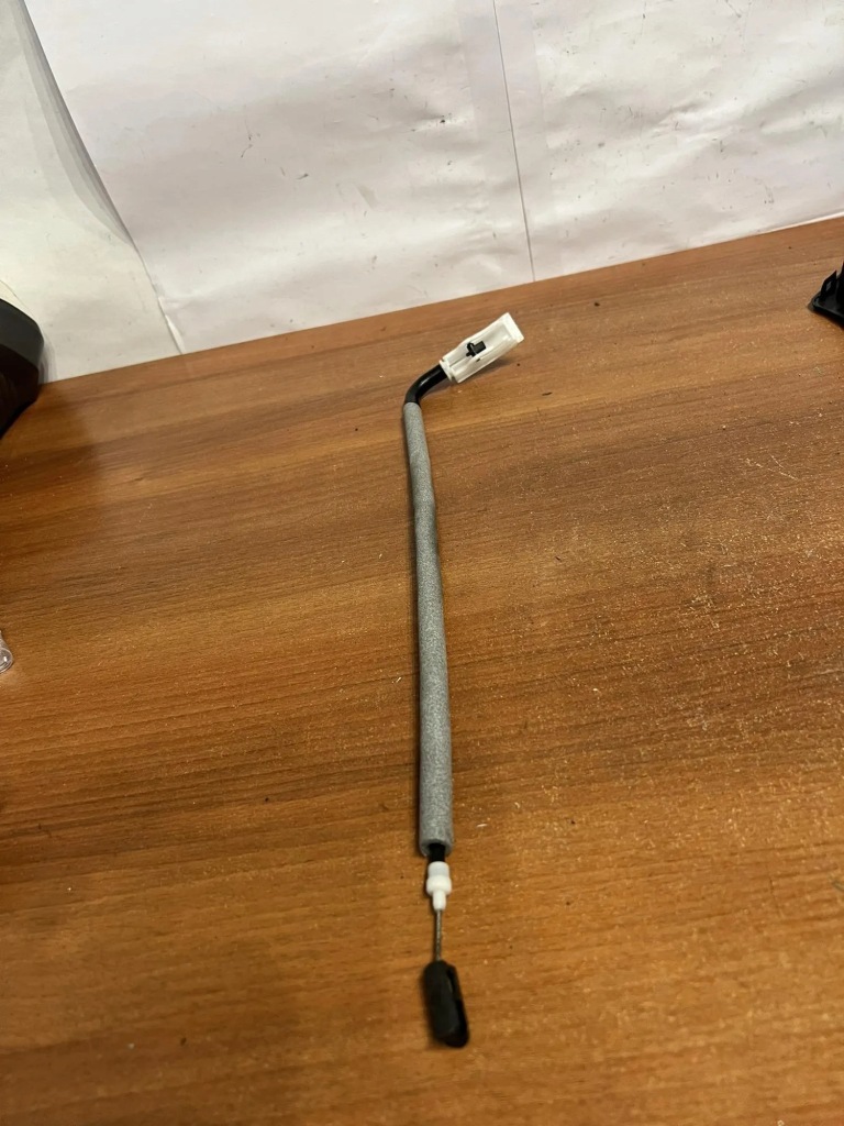 фото №1, Трос bmw 1 e81 d2379 дизель 2007