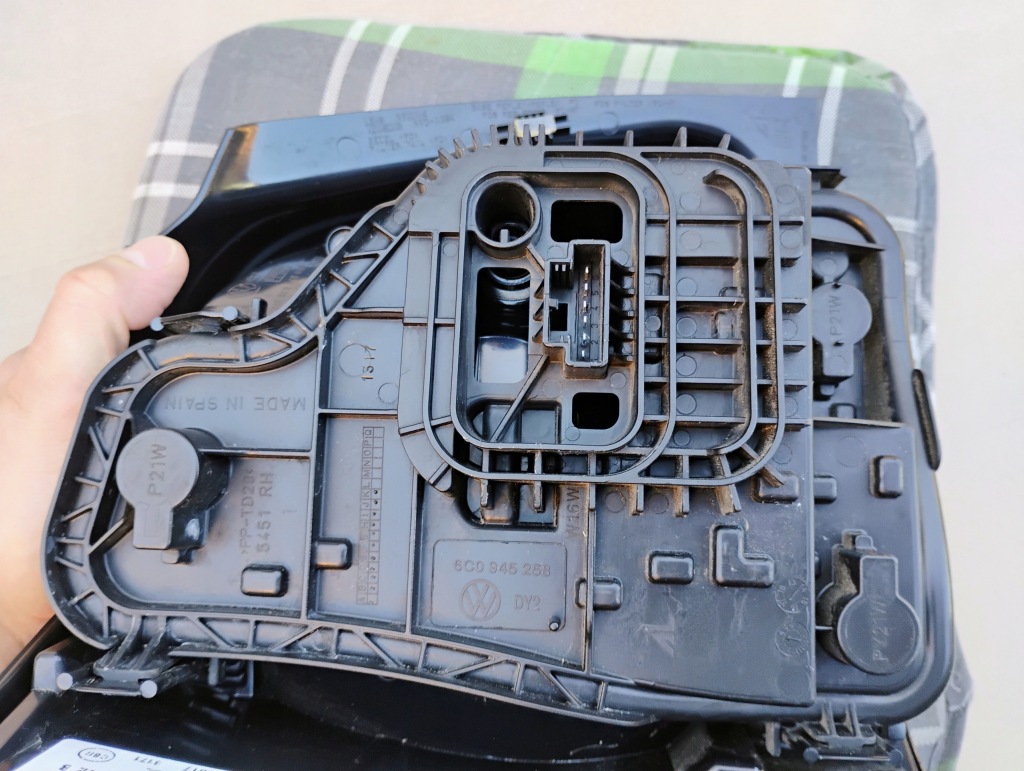 фото №13, Vw polo v 6c lift 14-17 лампа задняя правая 6c0945096m 6c0945112b оригинал оригинальный номер