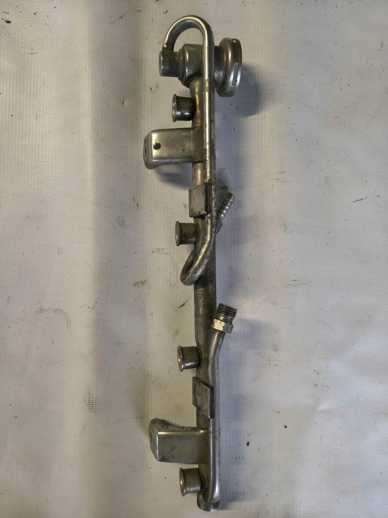 Купить Vw passat b5 1.8 20v молдинг питающая форсунки 058133681b 058133551f