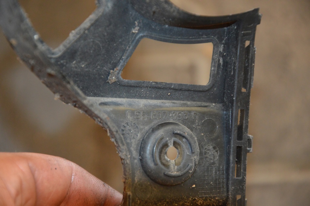 фото №2, Vw up 3d направляющие бампера задняя 1s6807393d